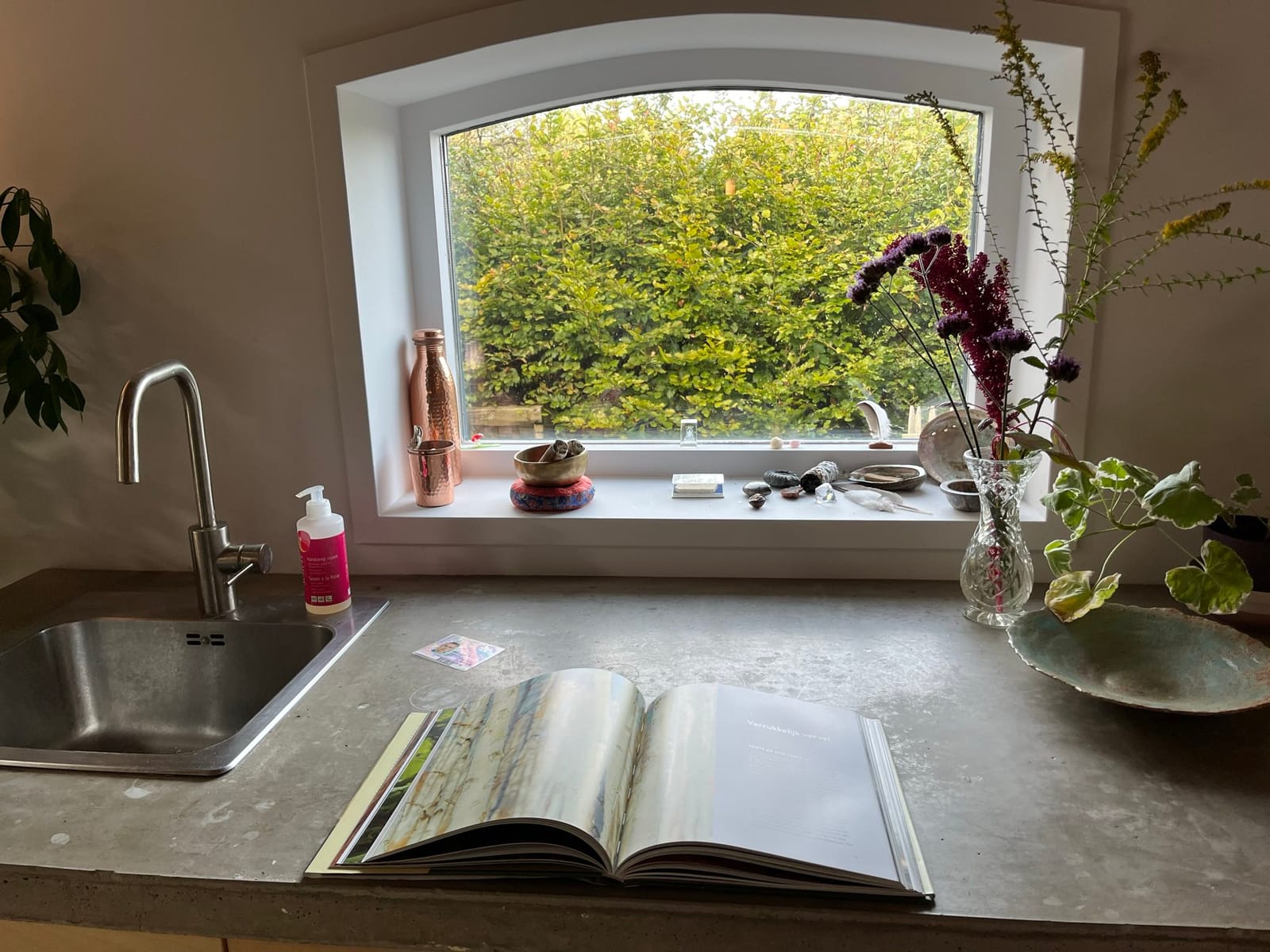 Keuken met uitzicht op het groen