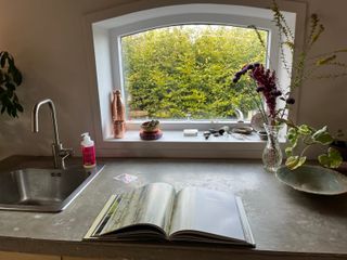 Keuken met uitzicht op het groen